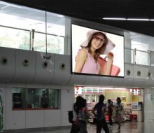 P20室內(nèi)全彩LED大屏 解析1280*960機(jī)場汽車站室內(nèi)屏的應(yīng)用與優(yōu)勢
